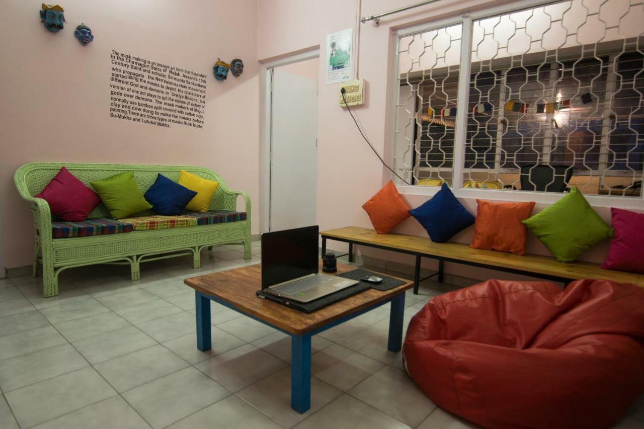 Gibbon Backpackers Hostel Guwahati Exteriör bild