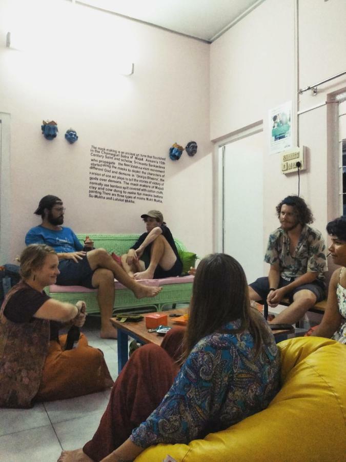 Gibbon Backpackers Hostel Guwahati Exteriör bild